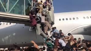823 pessoas retiradas do Afeganistão para EUA em avião de transporte militar