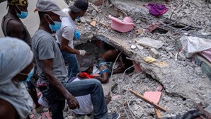 Violento sismo no Haiti fez pelo menos 2189 mortos e mais de 12 000 feridos