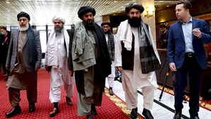 Mullah Ghani Baradar, cofundador dos talibãs, regressa ao Afeganistão após 20 anos de exílio