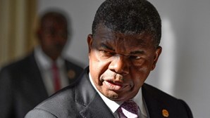 Presidente de Angola pede "cessar-fogo incondicional" porque o mundo "não suporta" a guerra 