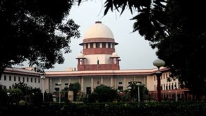 Mulher morre ao incendiar-se à porta do Supremo Tribunal na Índia