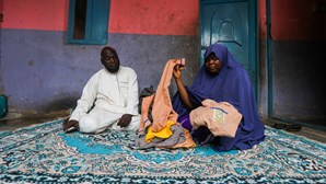 Famílias vendem casas para pagar resgate dos filhos raptados na Nigéria