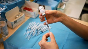 Maiores de 65 anos serão vacinados com a terceira dose a partir de 11 de outubro 