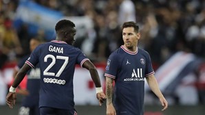 Messi estreia-se pelo Paris Saint-Germain mas é Mbappé quem volta a 'brilhar'