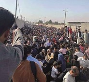 Milhares de pessoas bloqueiam acessos ao Aeroporto  de Cabul