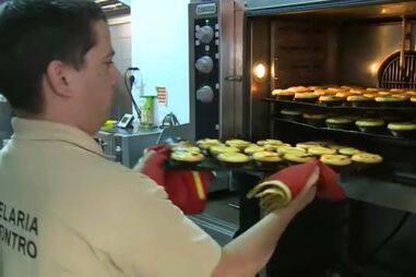 Fim das sandes de chouriço, hambúrgueres e pizzas nos bares das escolas