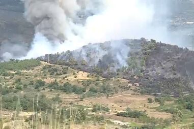 Coluna de fumo de incêndio em Odemira vísivel em Monchique