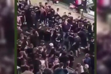 Depois dos foguetes no hotel do Benfica: Eliminação do PSV provocou batalha campal nas bancadas