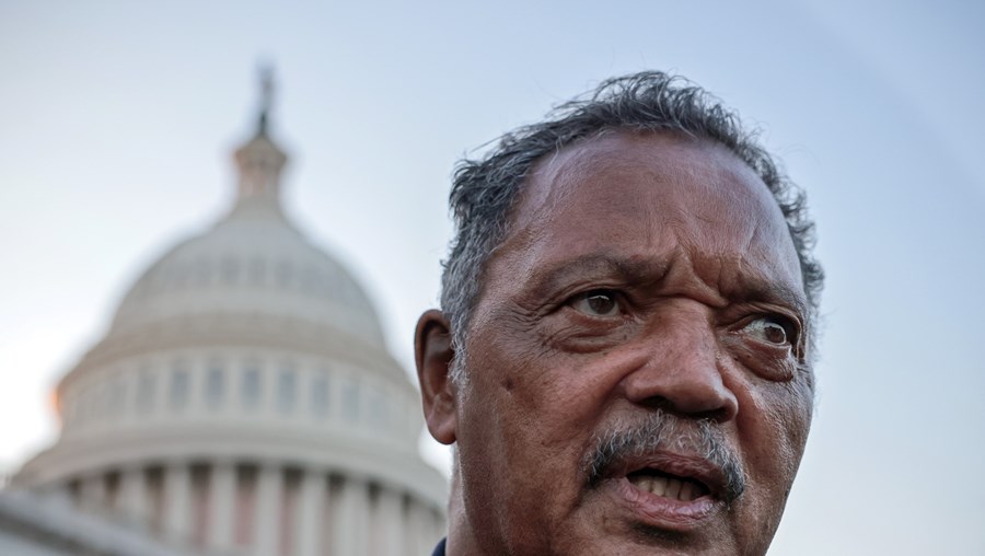 Reverendo Jesse Jackson hospitalizado após teste positivo à Covid19