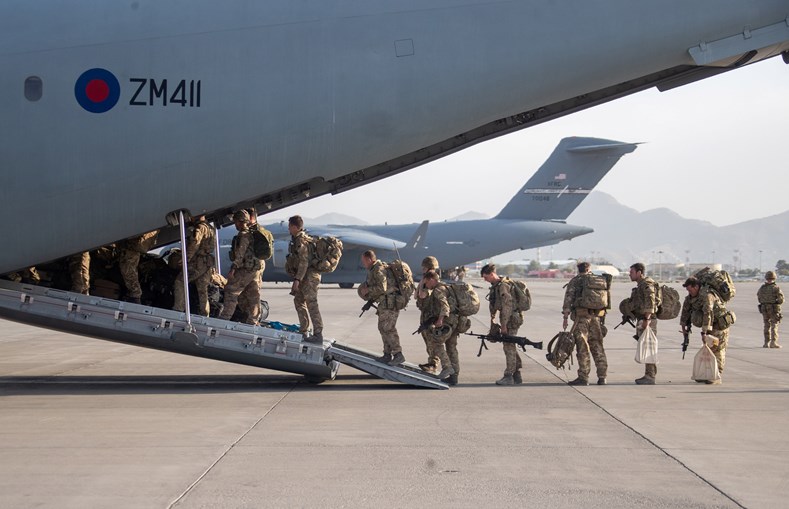Militares norte-americanos abandonam Cabul
