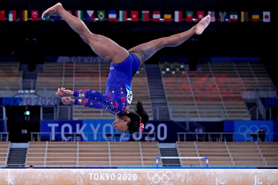 Simone Biles na trave