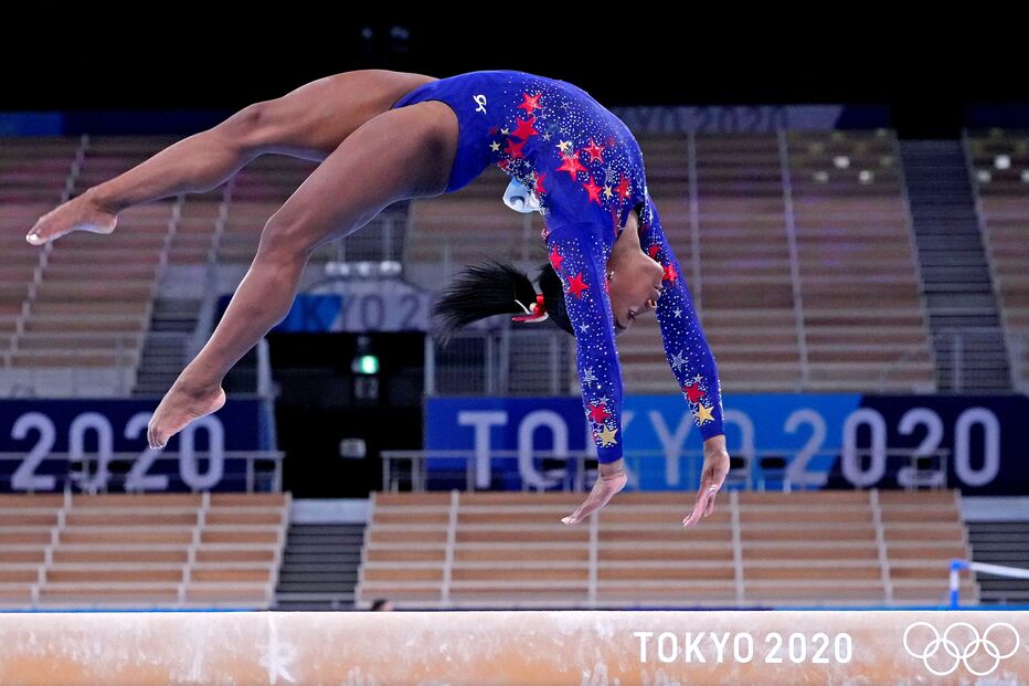 Simone Biles na trave