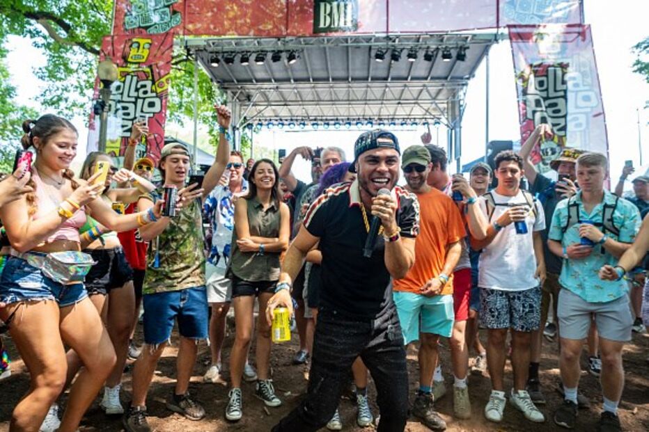 Festivaleiros no Lollapalooza, num concerto de Shy Carter