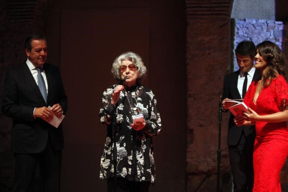 Eunice com Luís Santana, Administrador da Cofina, na entrega do prémio Mulher Mais Flash! à atriz