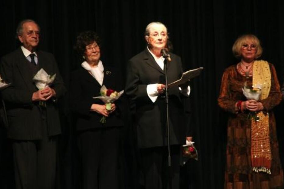 Eunice na reabertura do Teatro Maria Matos, em 2006