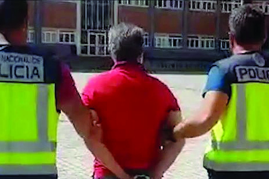 Autoridades espanholas divulgaram imagens do momento em que o cabecilha da máfia foi detido
