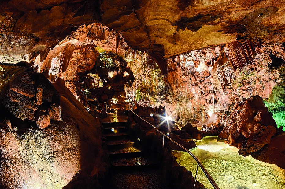 As Grutas de Mira de Aire, em Porto de Mós, estendem-se por onze quilómetros 