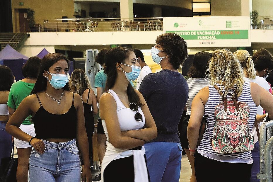 Acelera vacinação contra a Covid-19 nos jovens 