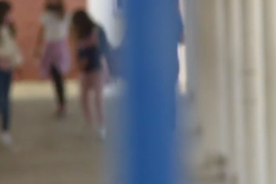 Mãe convence filha menor a fazer sexo com casal em troca de sustento