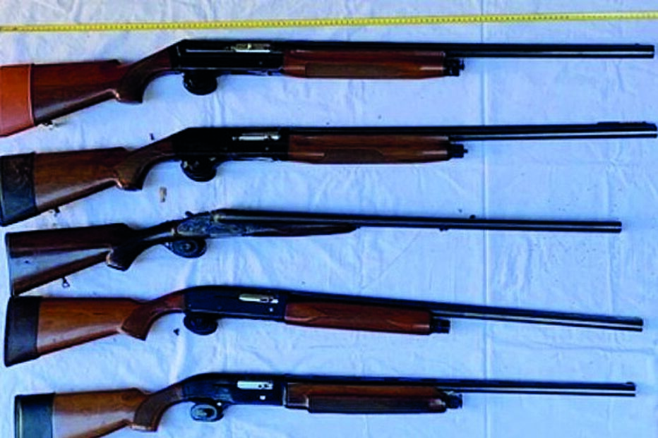 Armas recolhidas pelos agentes  