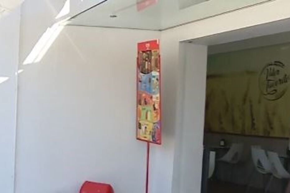 Ladrões levam máquina de tabaco em assalto a café em Barcelos