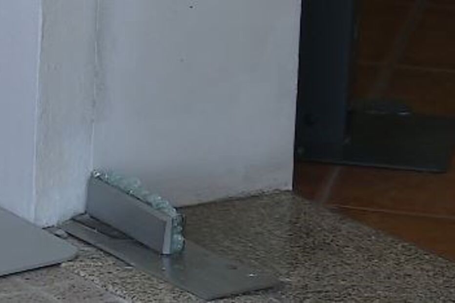 Ladrões levam máquina de tabaco em assalto a café em Barcelos