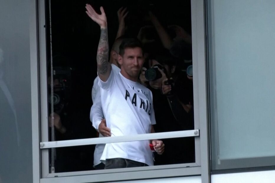 Lionel Messi já aterrou em Paris para assinar pelo PSG