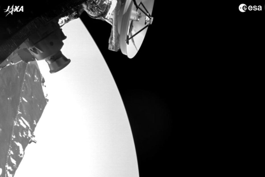 ESA divulga imagem de Vénus captada por sonda quando passou perto de planeta