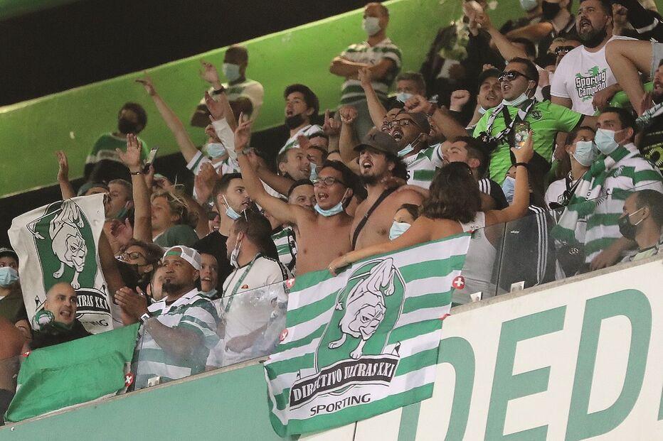 Adeptos leoninos nas bancadas