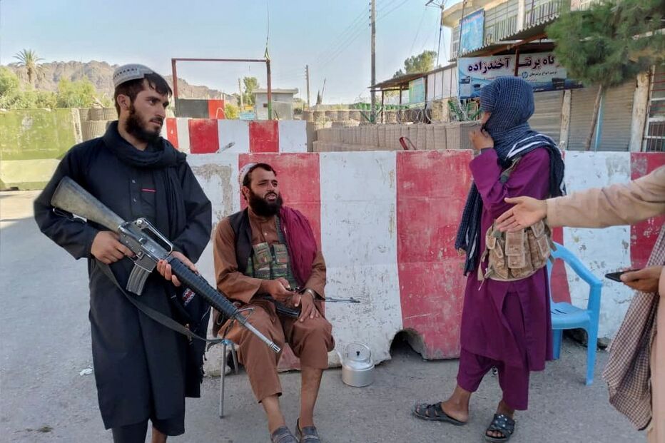 Talibãs conquistam décima capital provincial afegã numa semana