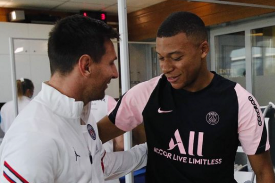 Mbappé dá as boas-vindas a Lionel Messi no PSG