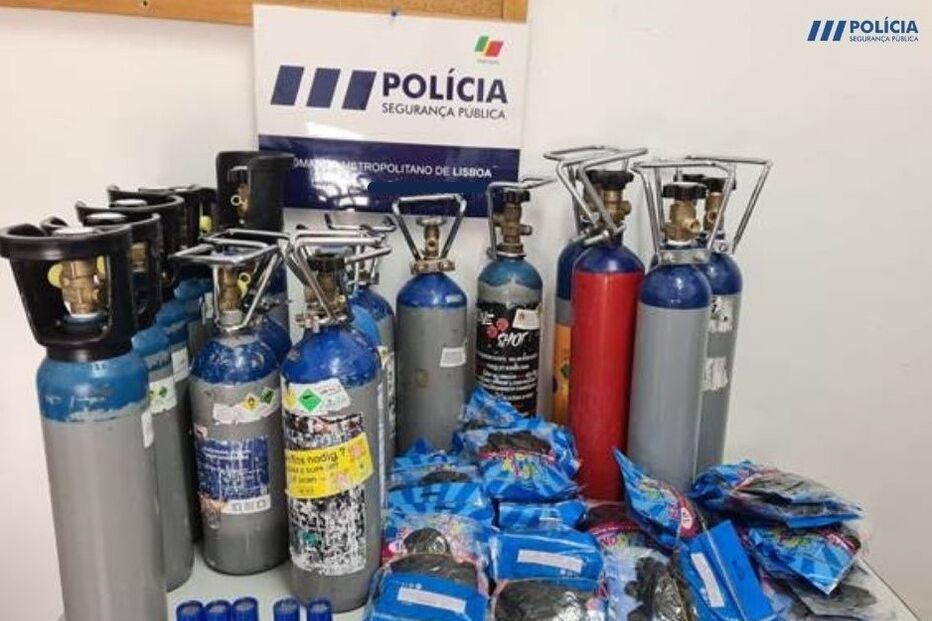 botijas apreendidas de 'droga do riso'