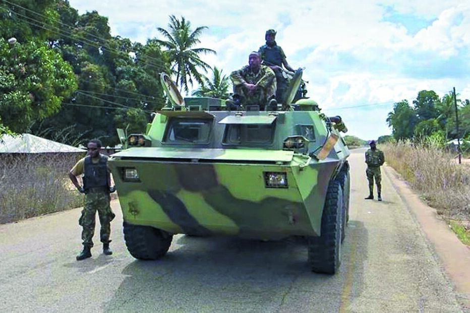 Tropas moçambicanas e ruandesas