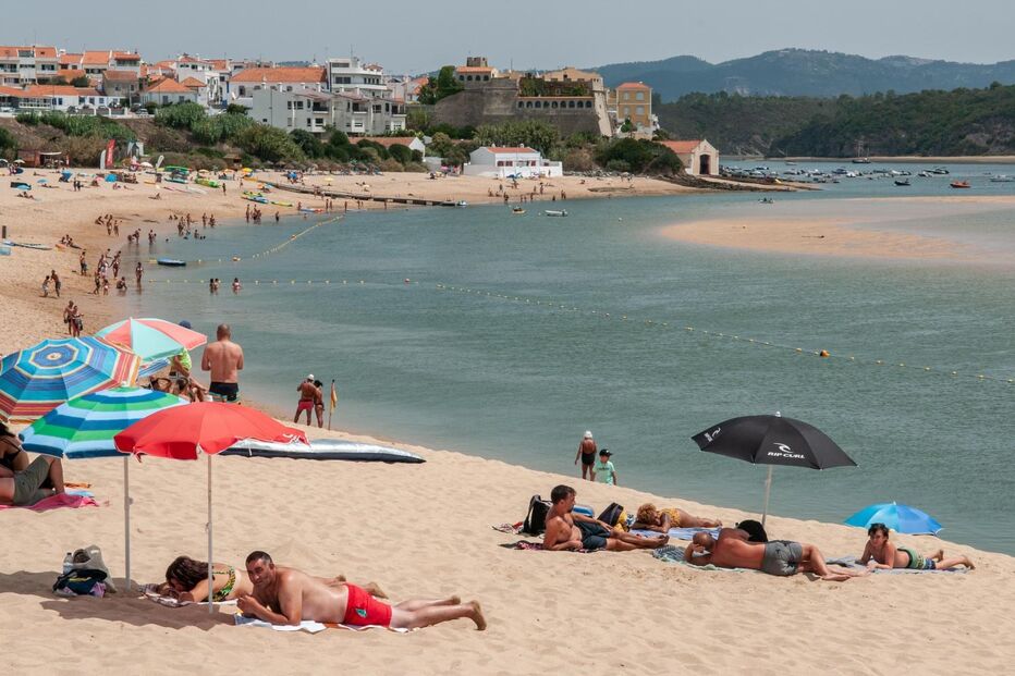 Calor levou dezenas às praias
