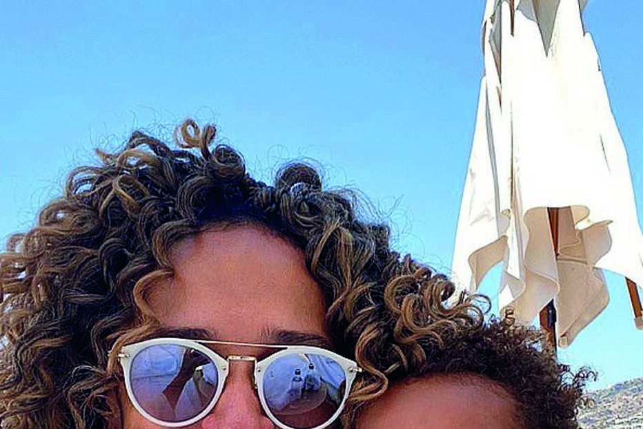 Filha do ex-presidente angolano mostra detalhes das férias nas redes sociais 