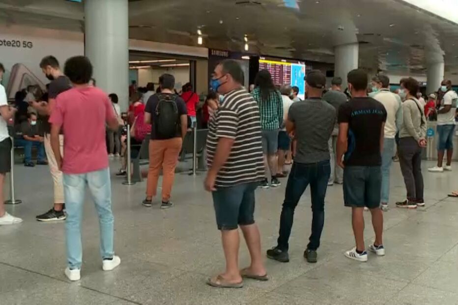 Greve dos inspetores do SEF gera longas filas no Aeroporto de Lisboa
