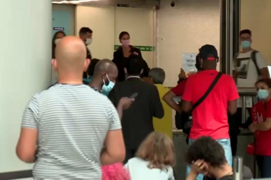 Greve dos inspetores do SEF gera longas filas no Aeroporto de Lisboa