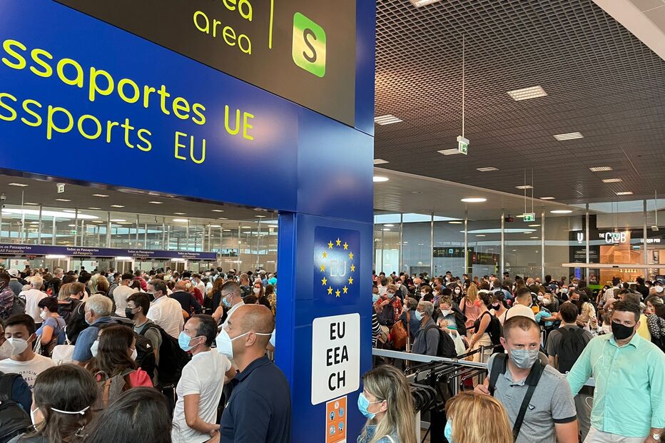 Greve dos inspetores do SEF gera caos no Aeroporto de Lisboa e atrasos de quatro horas