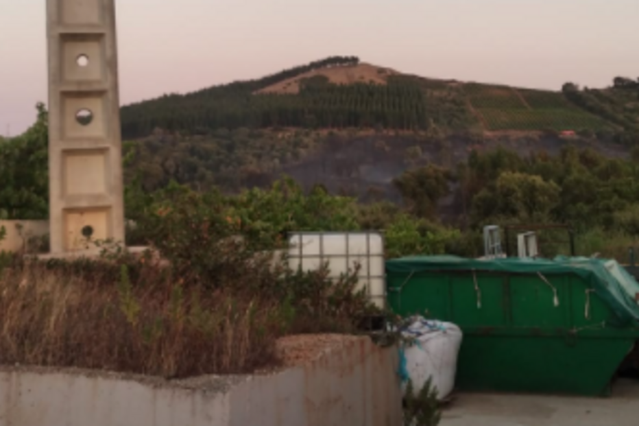 Cerca de 150 bombeiros combatem fogo no concelho de Alenquer