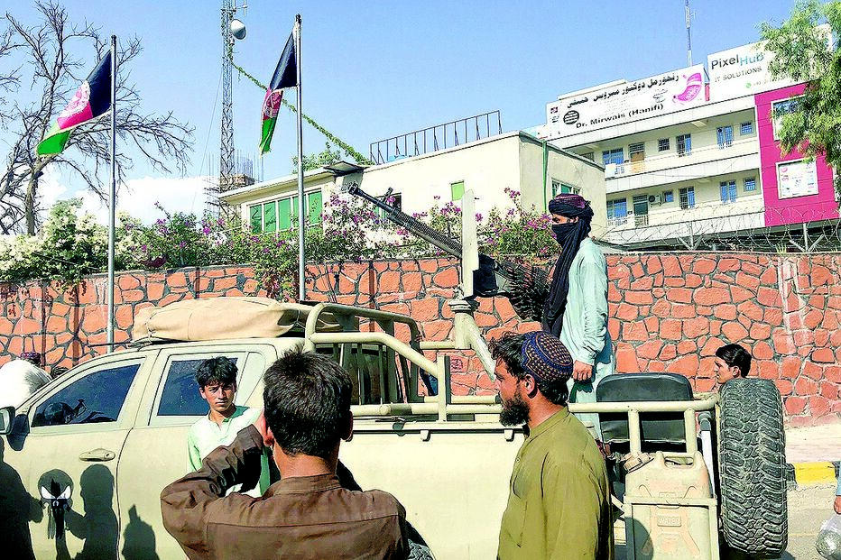 Militantes patrulham as ruas 