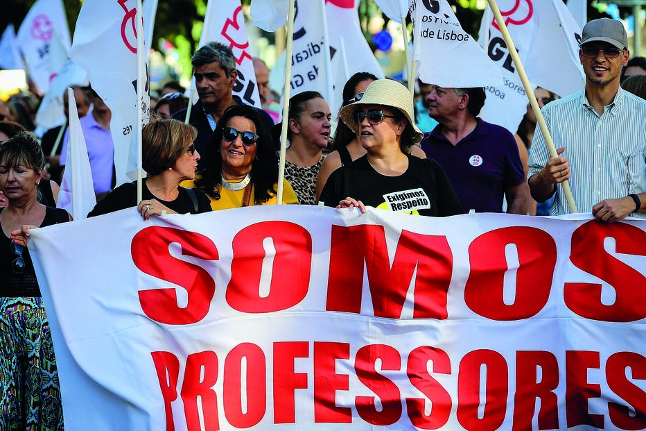 Na Educação entraram 8407 novos funcionários, entre professores e auxiliares administrativos 