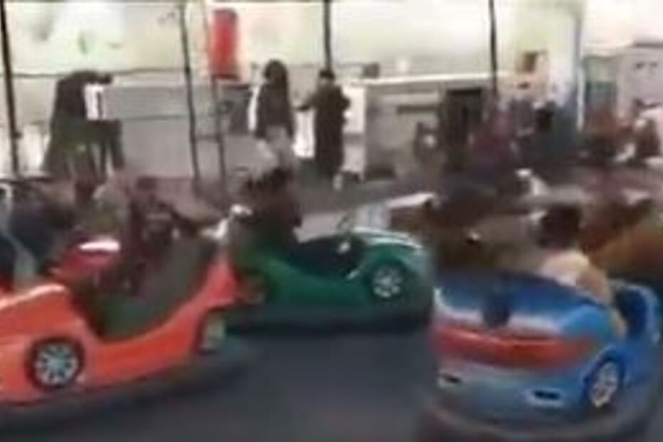 Talibãs nos carrinhos de choque