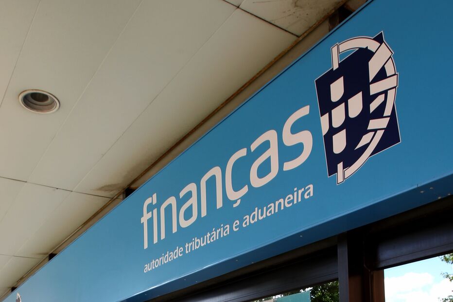 Existem leilões periódicos realizados pelas finanças