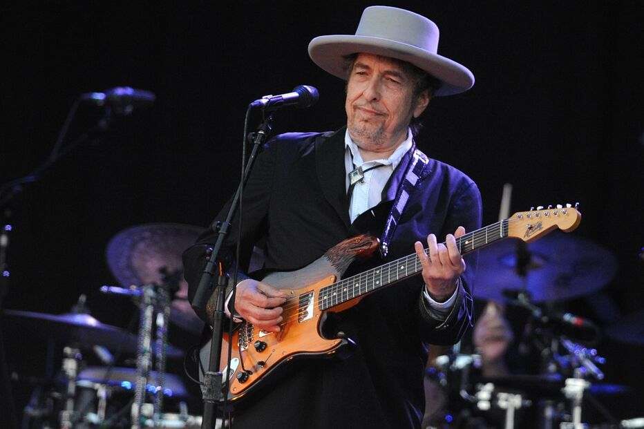 Vítima acusa Bob Dylan de ter abusado sexualmente dela durante seis semanas