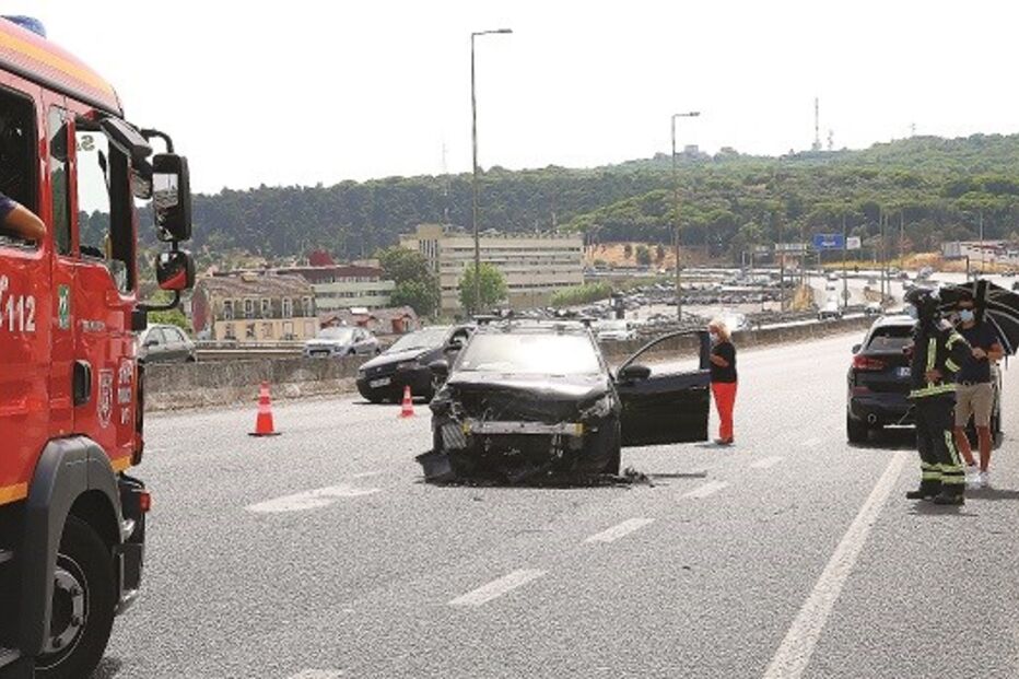 Os 2535 acidentes registados entre 10 e 16 deste mês mataram 17 pessoas e feriram 923. Sinistralidade foi registada durante fiscalização de velocidade   