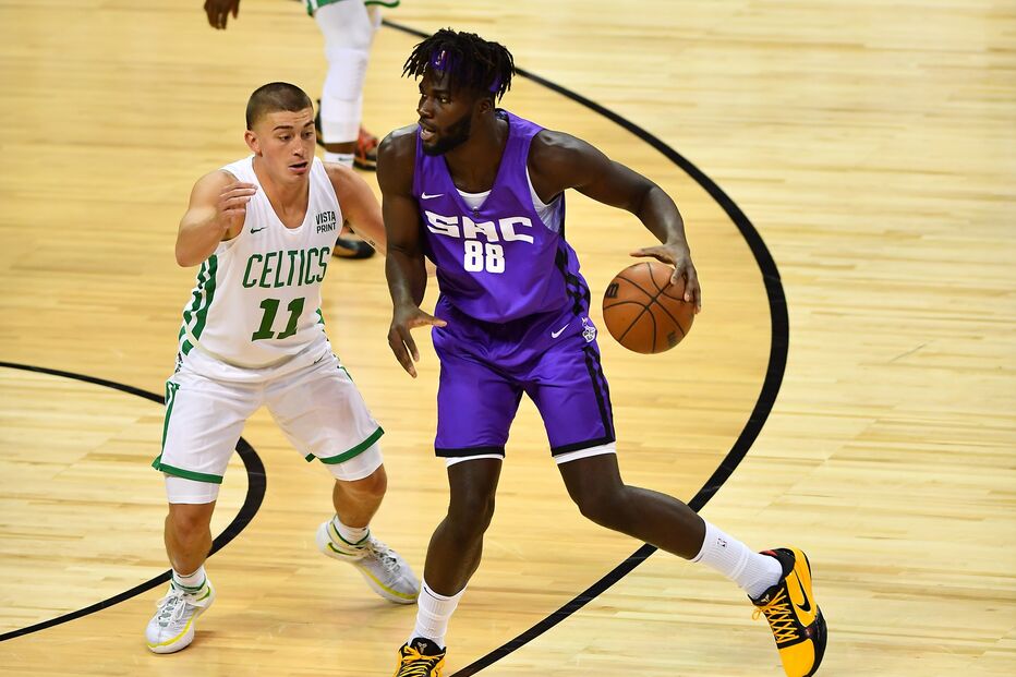 Português Neemias Queta conquista primeiro título na NBA