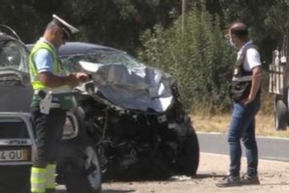 Choque lateral mata casal e uma mulher em Alcácer do Sal