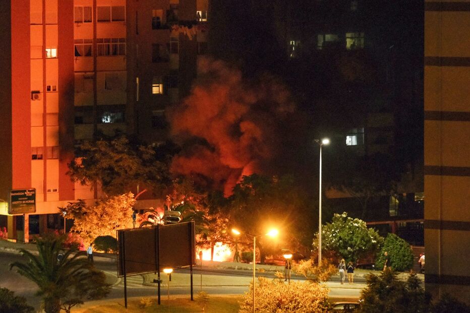 Pelo menos três carros arderam em Setúbal