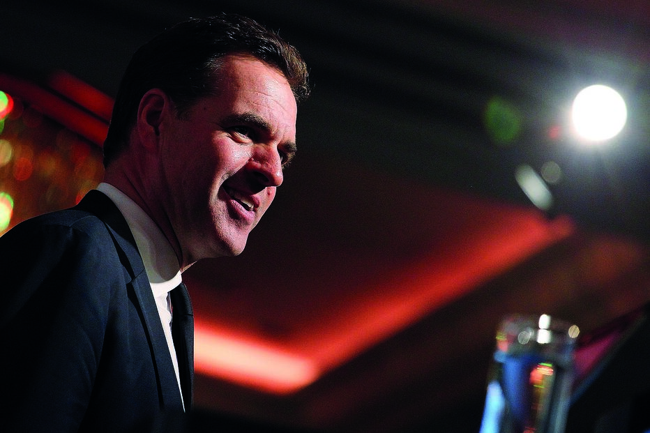 Niall Ferguson leva-nos de viagem pelas pandemias históricas, encontrando padrões, modelos, desafios,  medos comuns, números  de vítimas e estatísticas  