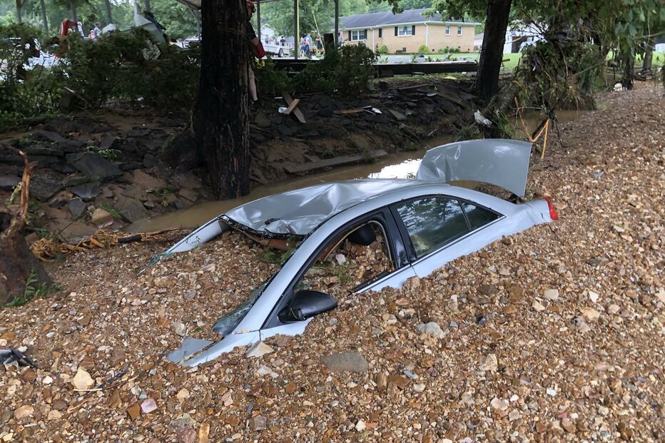 Cheias fazem 21 mortos e 50 desaparecidos no Tennessee